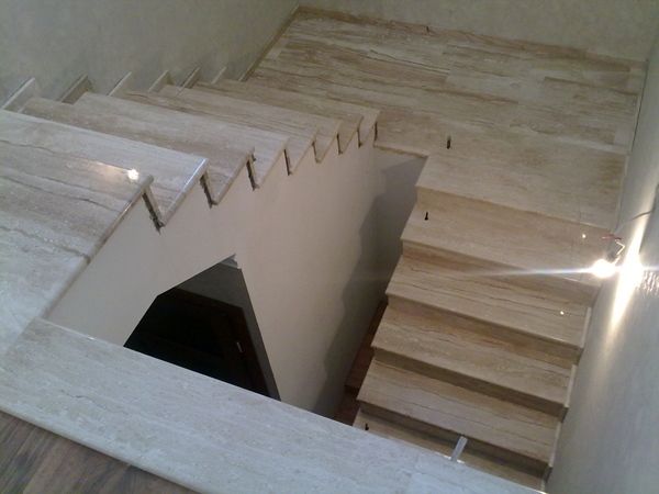 Лестница из мрамора Дайно Реале