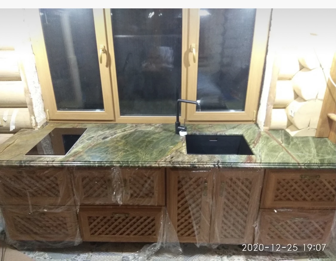 Изготовление и монтаж кухонной столешницы из мрамора Бедосар Грин