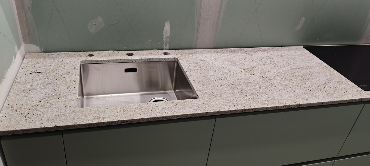 Столешница из гранита Кашемир Вайт Столешница из гранита Кашемир Вайт