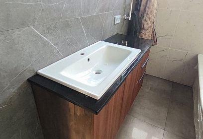 Изготовление и монтаж небольшой столешницы из гранита Абсолют Блэк