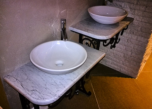 Столешницы в ванную комнату из мрамора Бьянка Каррара