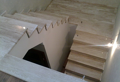 Лестница из мрамора Дайно Реале