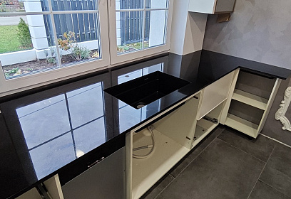 Столешница из черного гранита Абсолют Блэк